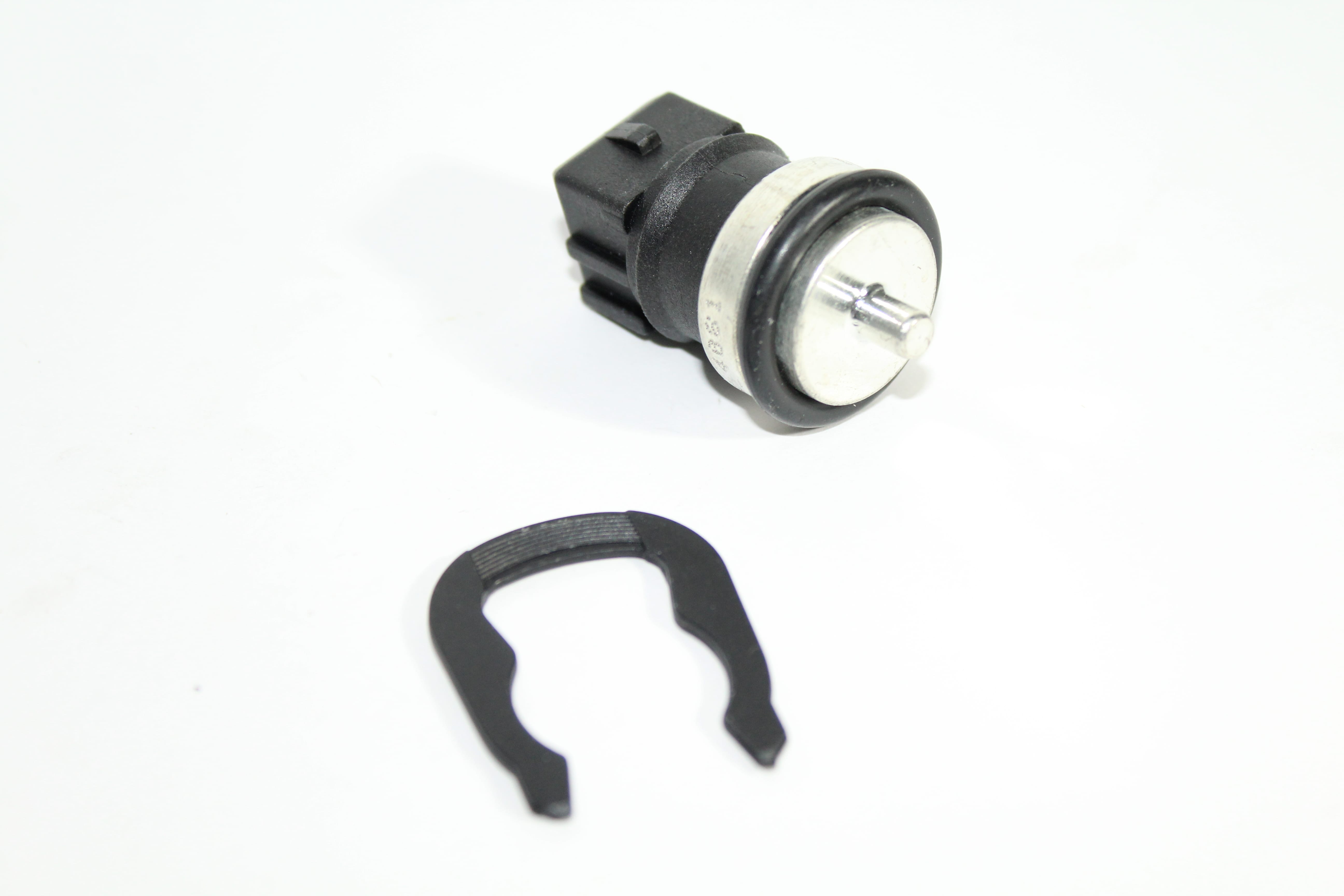 PLUG ELETRONICO AGUA RENAULT MASTER 2.5 2004 A 2013